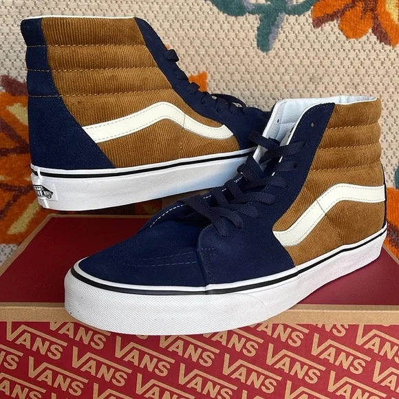 Vans WMNS Sk8-Hi
Mini Cord Blue/Brown
VN0007NS0BO
Sneakers - Picture 1 of 16